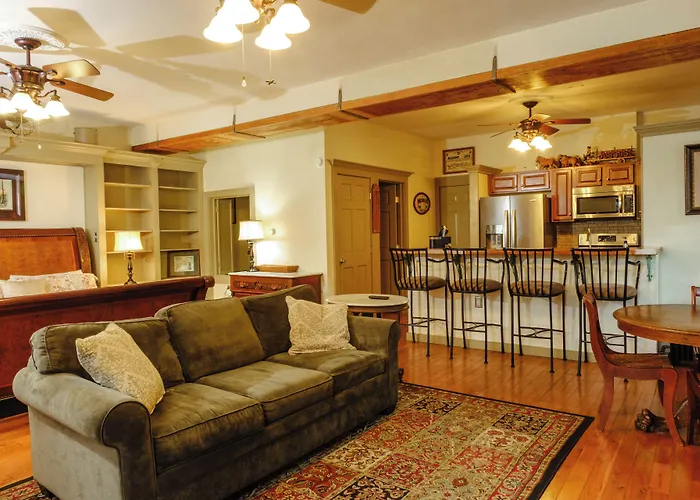 Union Gables (Adults Only)